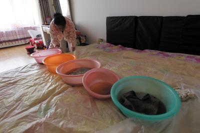 柘荣楼上漏水，住户失联，小区没物管，业主维权难！律师来支招……